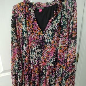 Beautiful lightweight dress! Floral pattern. Very colorful. 3/4 length dress.